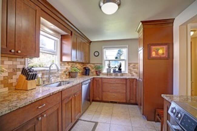 Photo - Picture Perfect 3-Bedroom Shoreline Home