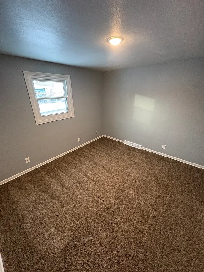 Photo - 621 9th St NW