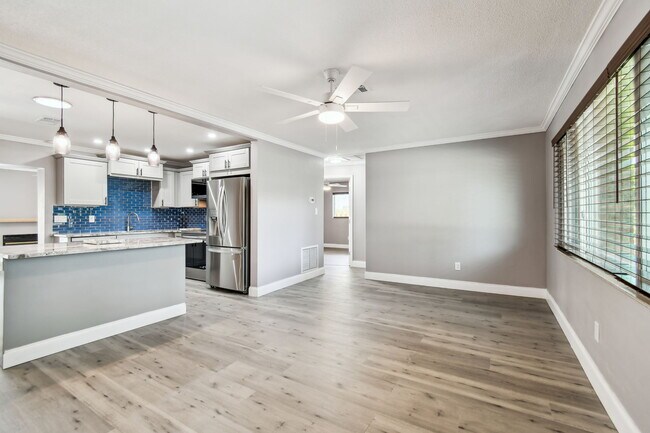 Photo - 528 Manor Dr