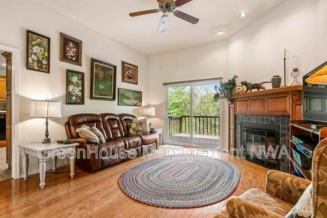 Photo - 28 Latshaw Dr