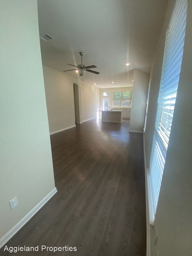 Photo - 3 br, 2 bath House - 2026 Dumfries Dr