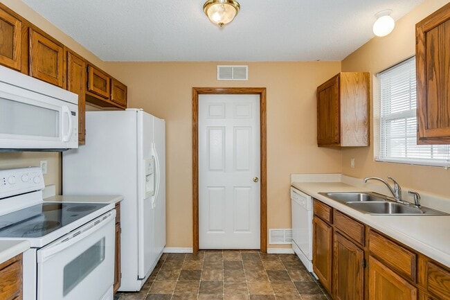 Photo - Super sized 3 bedroom townhouse