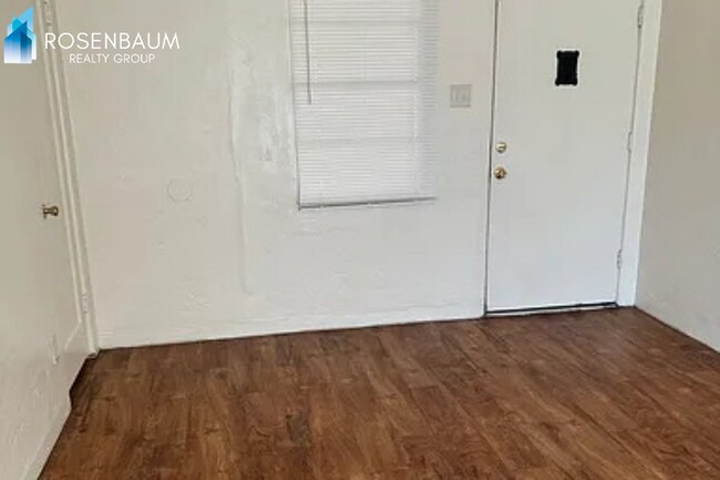 Photo - 1701 N Village Dr Unidad 1701