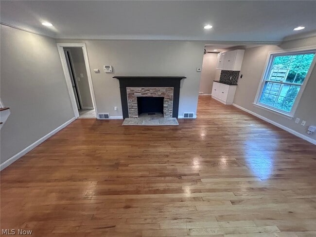 Photo - 20825 Farnsleigh Rd