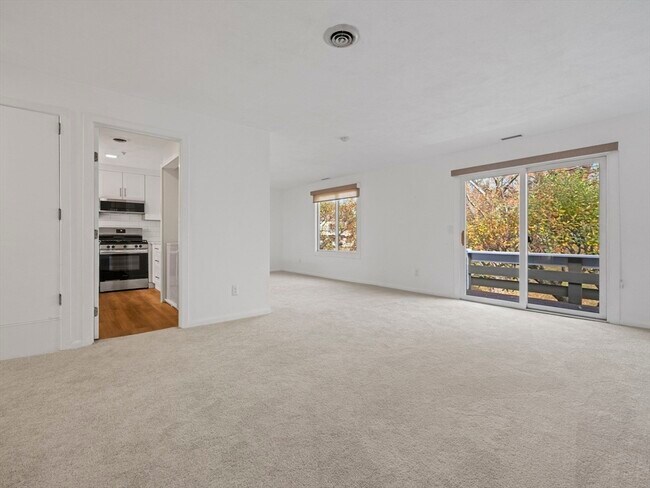 Photo - 18 Concord Greene Unit 6