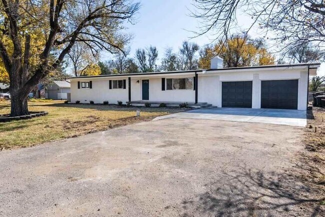 Photo - 6525 W University St