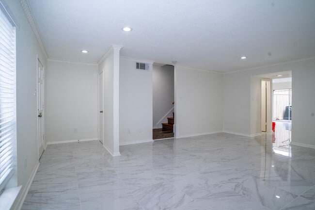 Photo - 6404 Olympia Dr Unidad True