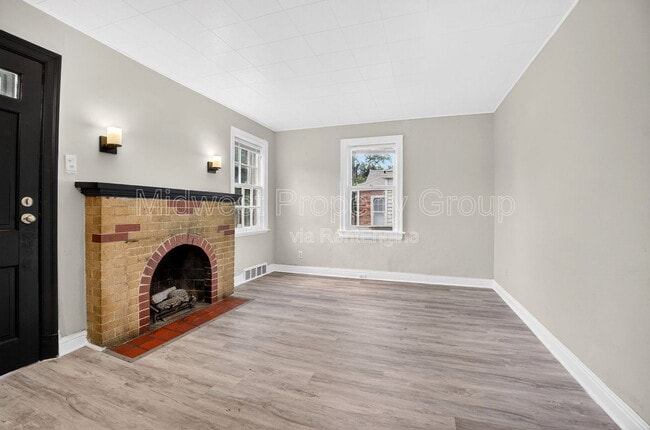 Photo - 222 Henquin Dr
