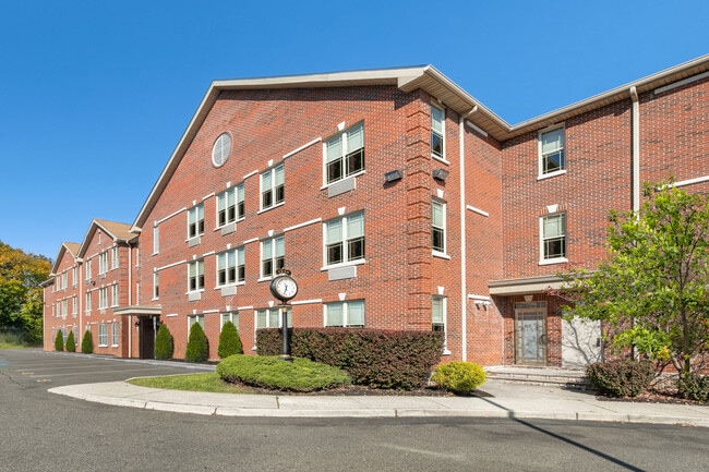 Building Exterior - The Hub Brookdale Apartments