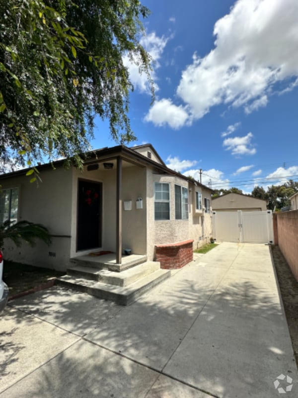 Building Photo - 10534 Roseton Ave Rental