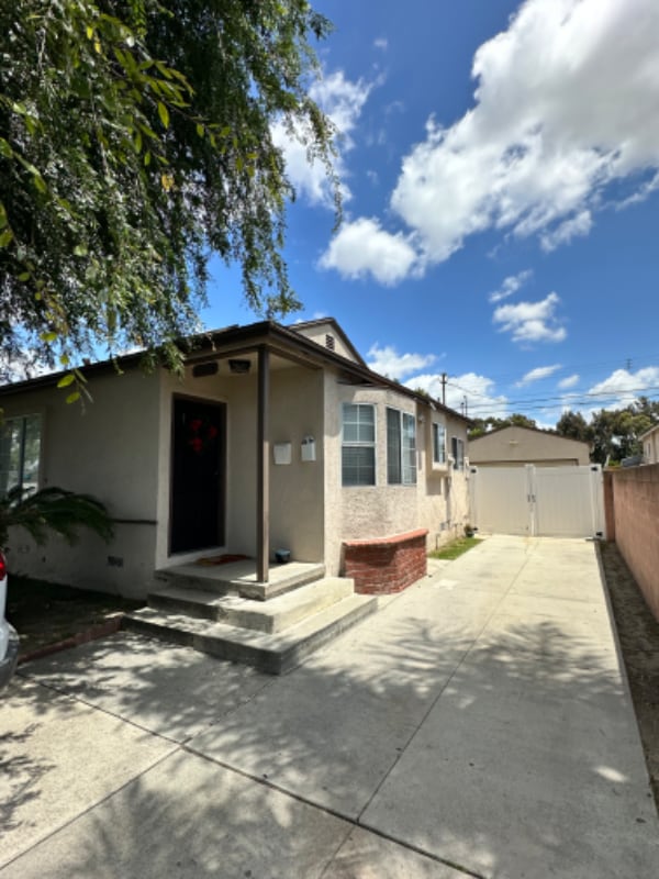 Photo - 10534 Roseton Ave House