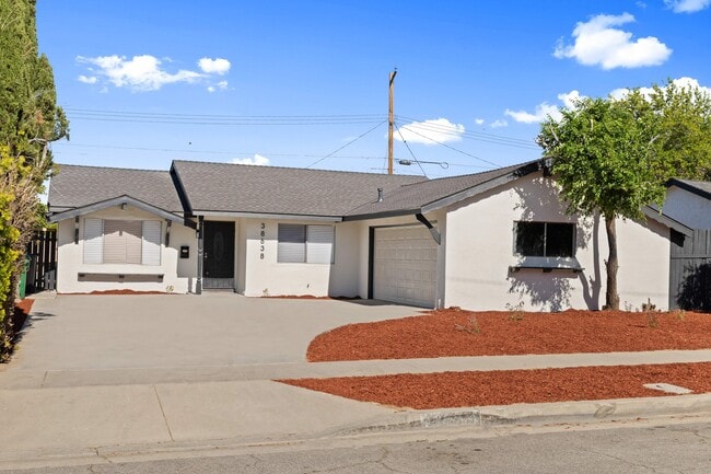Photo - 38638 Carolside Ave