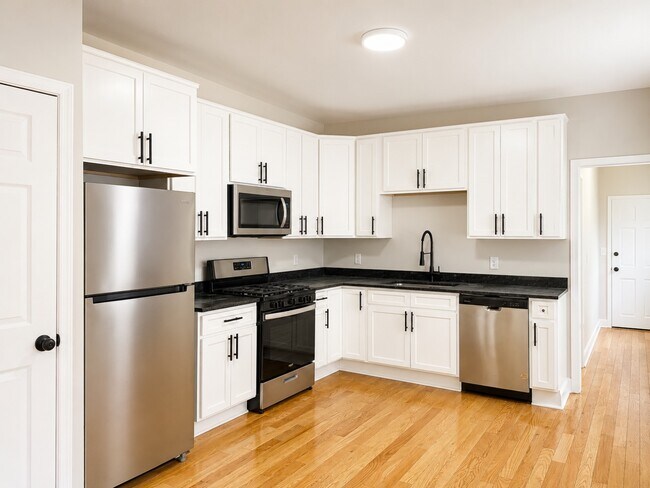 2501 E Fayette St