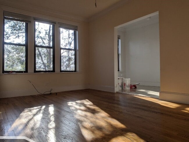 Photo - 2704 N Sawyer Ave Unidad 210