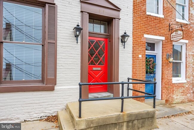 Photo - 315 W Patrick St