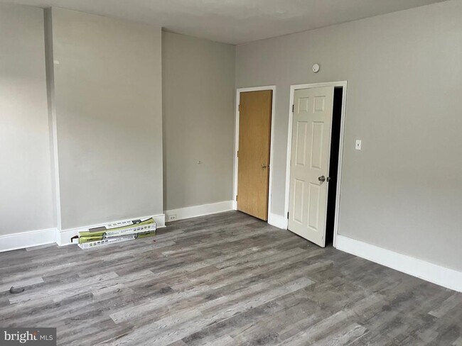 Photo - 706 Chain St