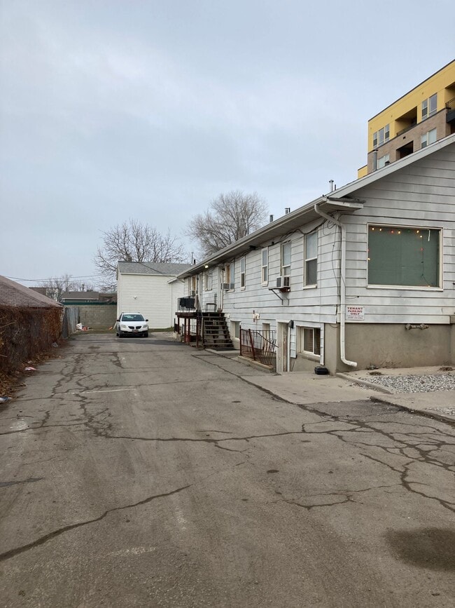 Photo - Cozy 1 Bedroom 1 Bathroom Apartment *Move ... Unit 12