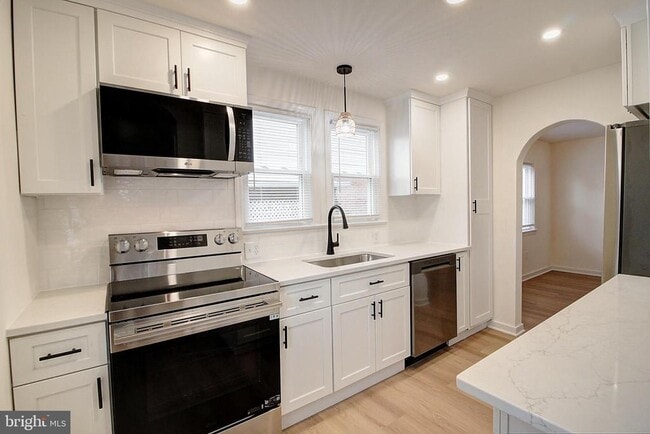 Building Photo - 412 Lee Pl