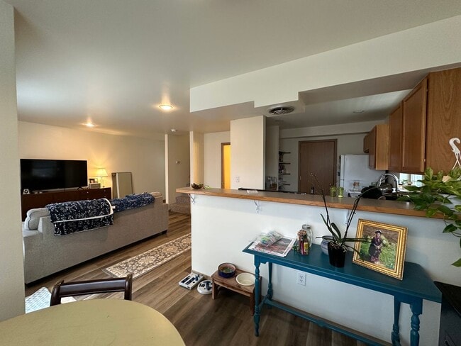 Photo - 3 Bed 1.5 Bath Duplex Unit - Barkley Village, Bellingham WA Unidad # 1813