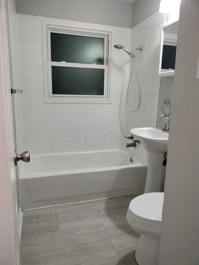 Photo - 3 Bedroom 1 bath on the East Side