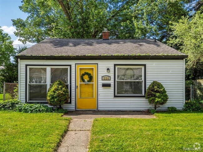 Building Photo - 594 E Barrett Ave Rental
