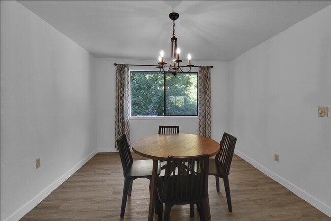 Photo - 5Bd/2.5Ba Everett Home