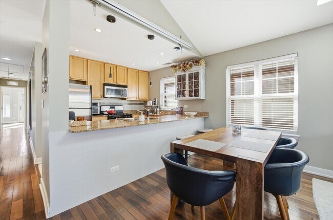 Photo - 639 W Elm St Unit C