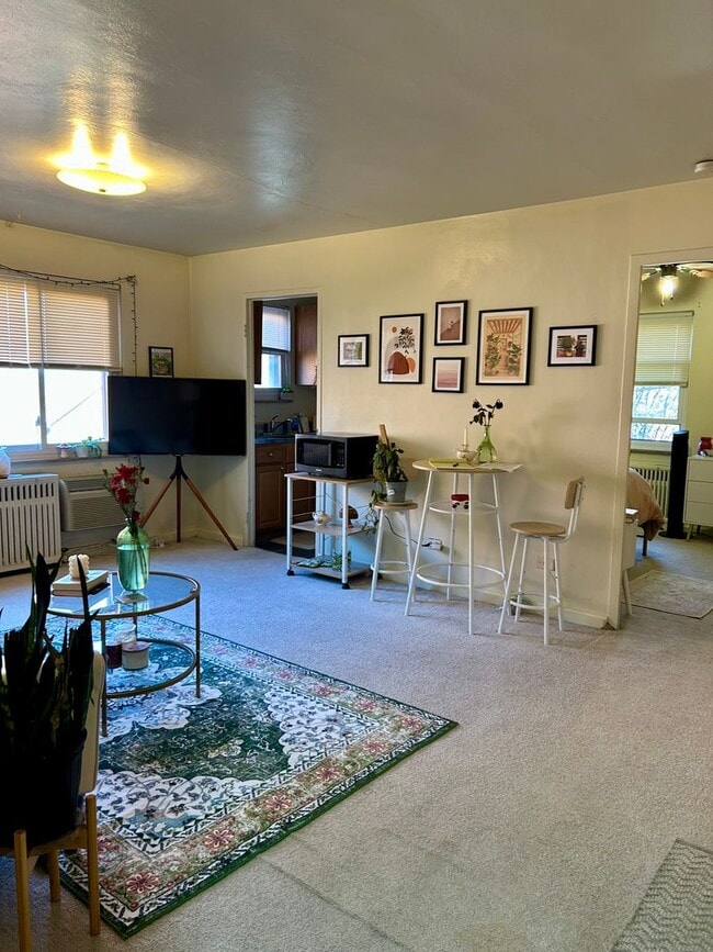 Photo - Inviting 1 bedroom in Shadyside Unit B25