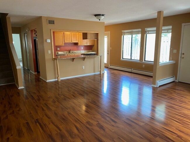 Building Photo - 4 Staunton Ct Unit F