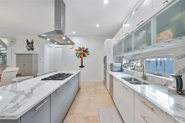 Photo - 3266 NE 15th St