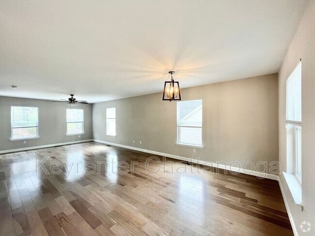 Building Photo - 300 W Ridgewood Ave Rental