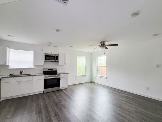 Building Photo - This newly constructed 3-bedroom, 2-bathro... Rental