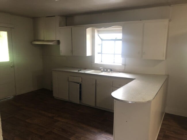 Photo - 519 Sandal St