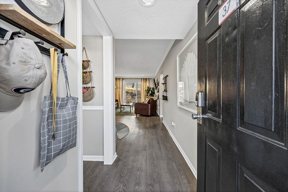 216-Enclave 425 - Model - Entry (4)