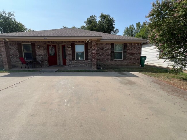 Photo - 938 W 3a St