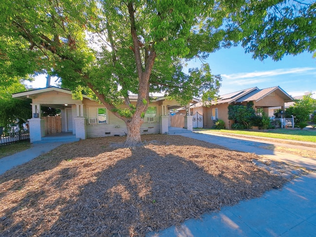 Photo - 956-958 N Farris Unit 958