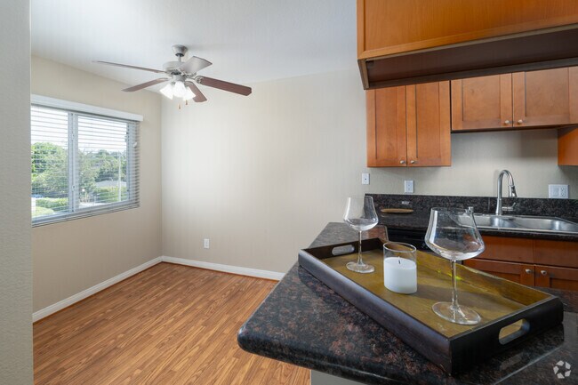 2BR, 1BA - 855SF - Dining Room