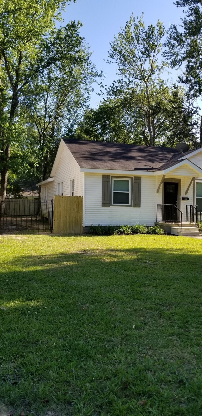 Photo - 356 Oak St