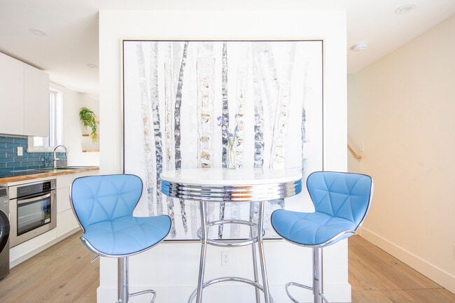 Photo - 730 Maxwell Ave