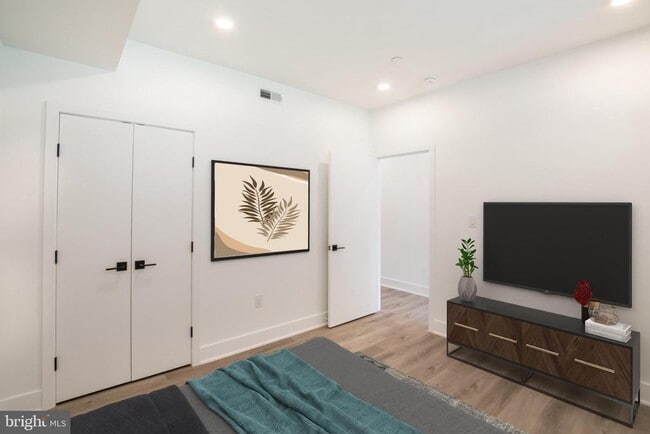 Building Photo - 1420 Point Breeze Ave Unit 203