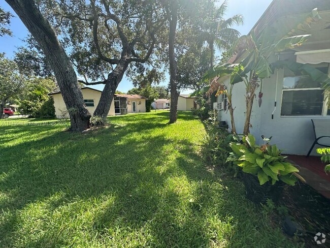 Building Photo - 2002 SW Natura Blvd Rental