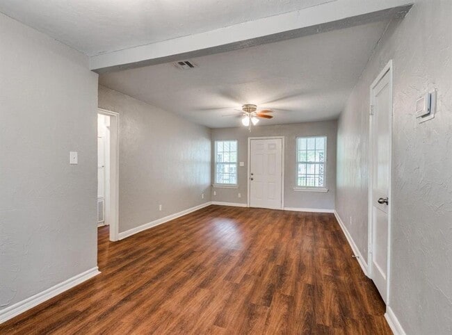Photo - 213 W Jacobs Dr
