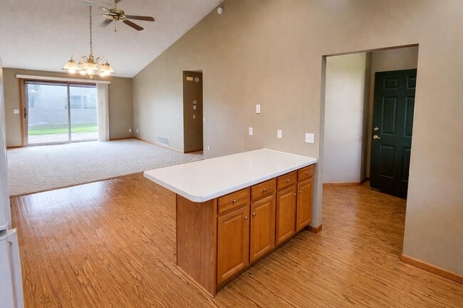 Photo - 913 Richland Ave SW