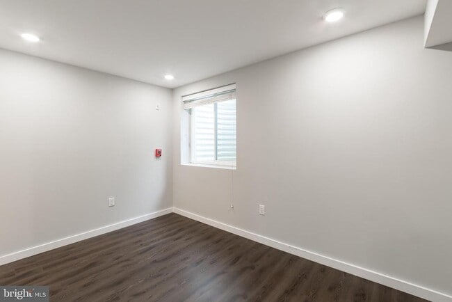 Building Photo - 749 N 20th St Unit 1