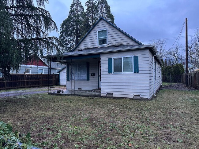 3 bedroom 1 bath house in Springfield! - 3 bedroom 1 bath house in Springfield!