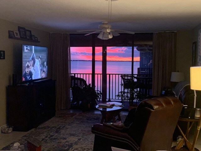 Living room - 201 International Dr Unit #733