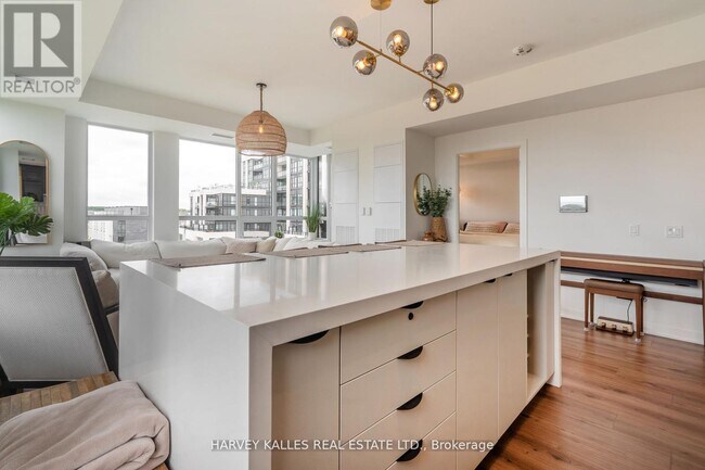 Photo - 405 Dundas St W Unit 432