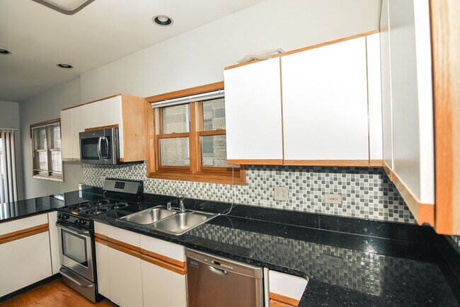 Photo - 3721 N Janssen Ave Unit J04P