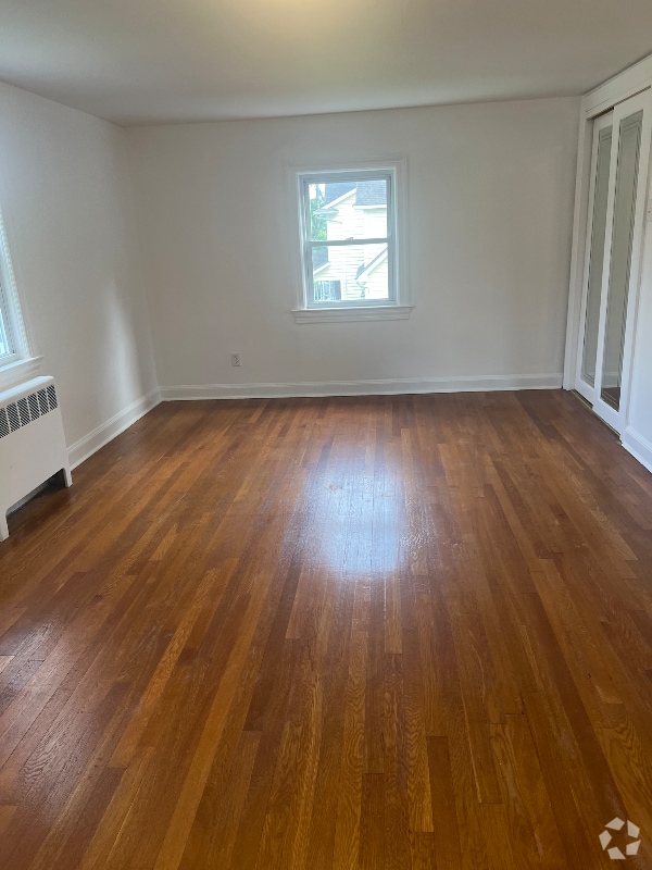 Building Photo - 126 E Crescent Ave Rental