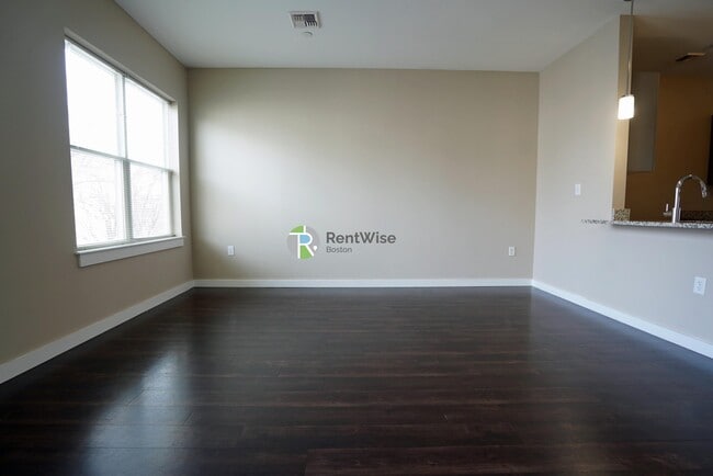 Photo - 625 McGrath Hwy Unidad 36-4